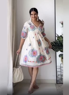  Sunlite  Knee Length Floral Top Dress  Western Wear